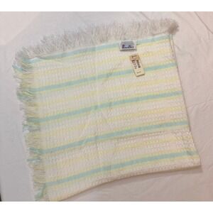 NWT vintage baby kisses baby blanket.  Neutral yellow green.  Younkers